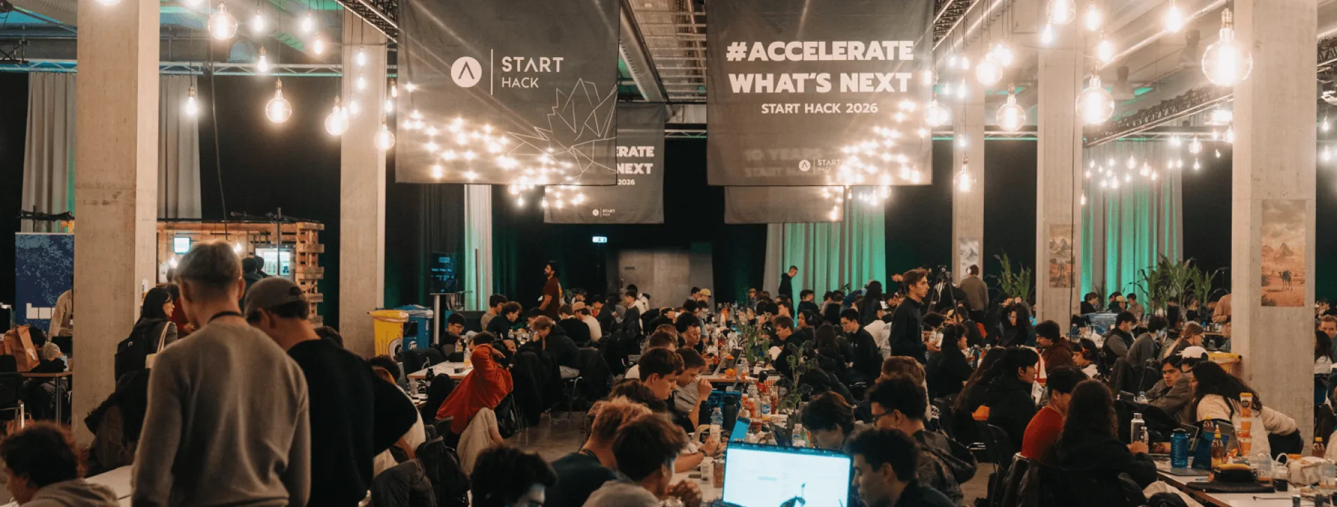 starthack people sitting in the hall